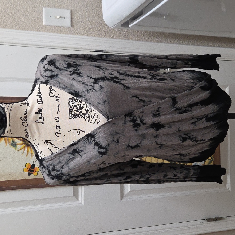 Rock & Republic Black and Gray Tie-Dye Top
